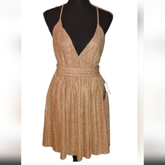 Trixxi Dresses & Skirts - 🦋Trixxi Gold Shimmer Backless Dress